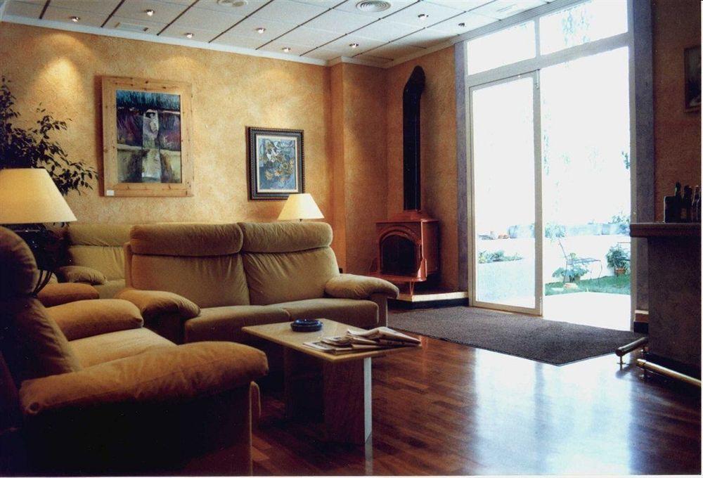 Tikar Hotel