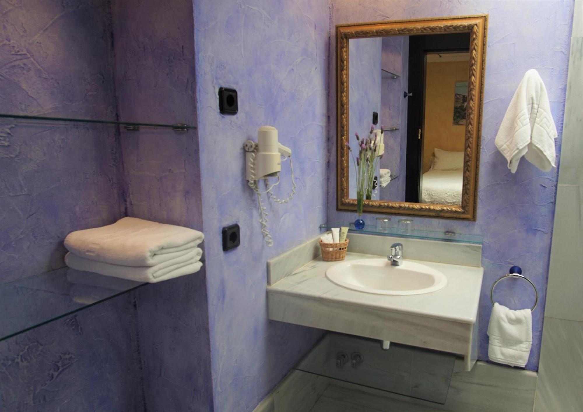 Hotel Tikar 2*